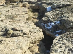 مدیرکل راهداری مازندران: ترک خوردگی های بزرگ صخره ای هراز خارج از حریم راه است