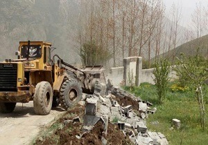 تخریب دو سازه‌ غیرمجاز در لاریجان آمل