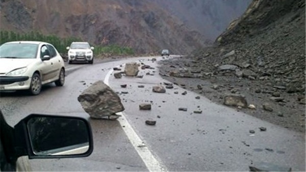 حادثه مرگبار ریزش سنگ در جاده هراز