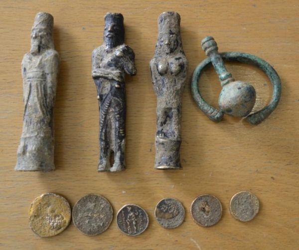 کشف هفت قطعه شیء ۳۰۰۰ ساله در آمل