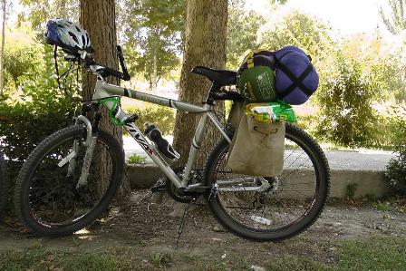 رکاب زنی دوچرخه سواران آملی با پیام حفاظت از محیط زیست تا مشهد